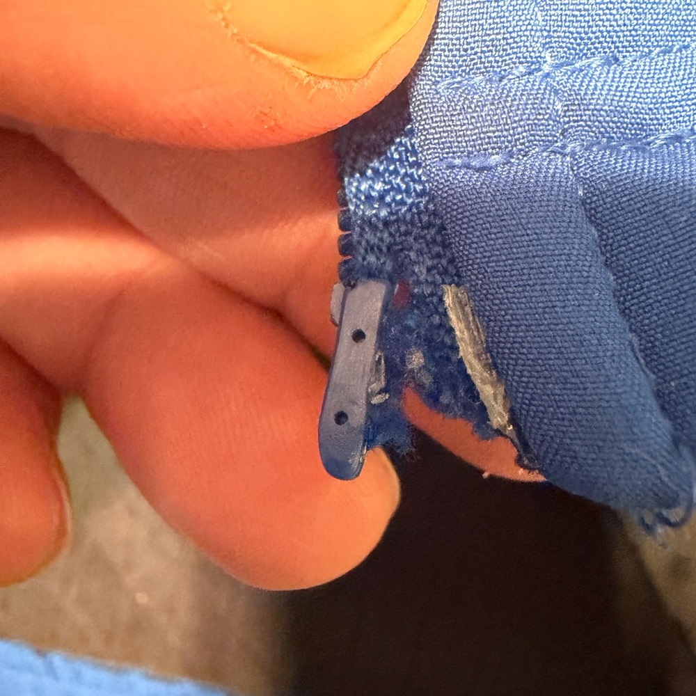 ASICS Men's Vibrant Blue Performance Jacket - Picture 14 of 16